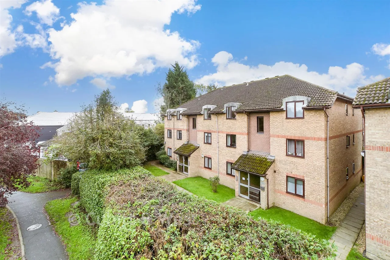 1 bed flat for sale, Vicarage Lane, Horley, RH6