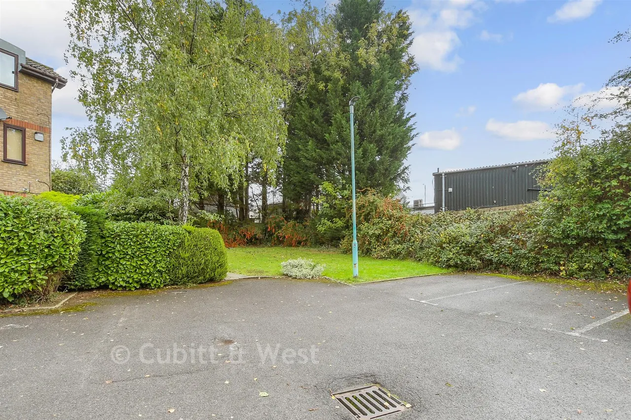 Vicarage Lane, Horley, RH6, photo 6