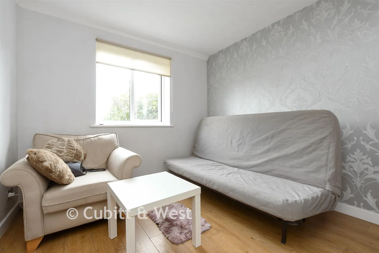 Vicarage Lane, Horley, RH6, photo 3