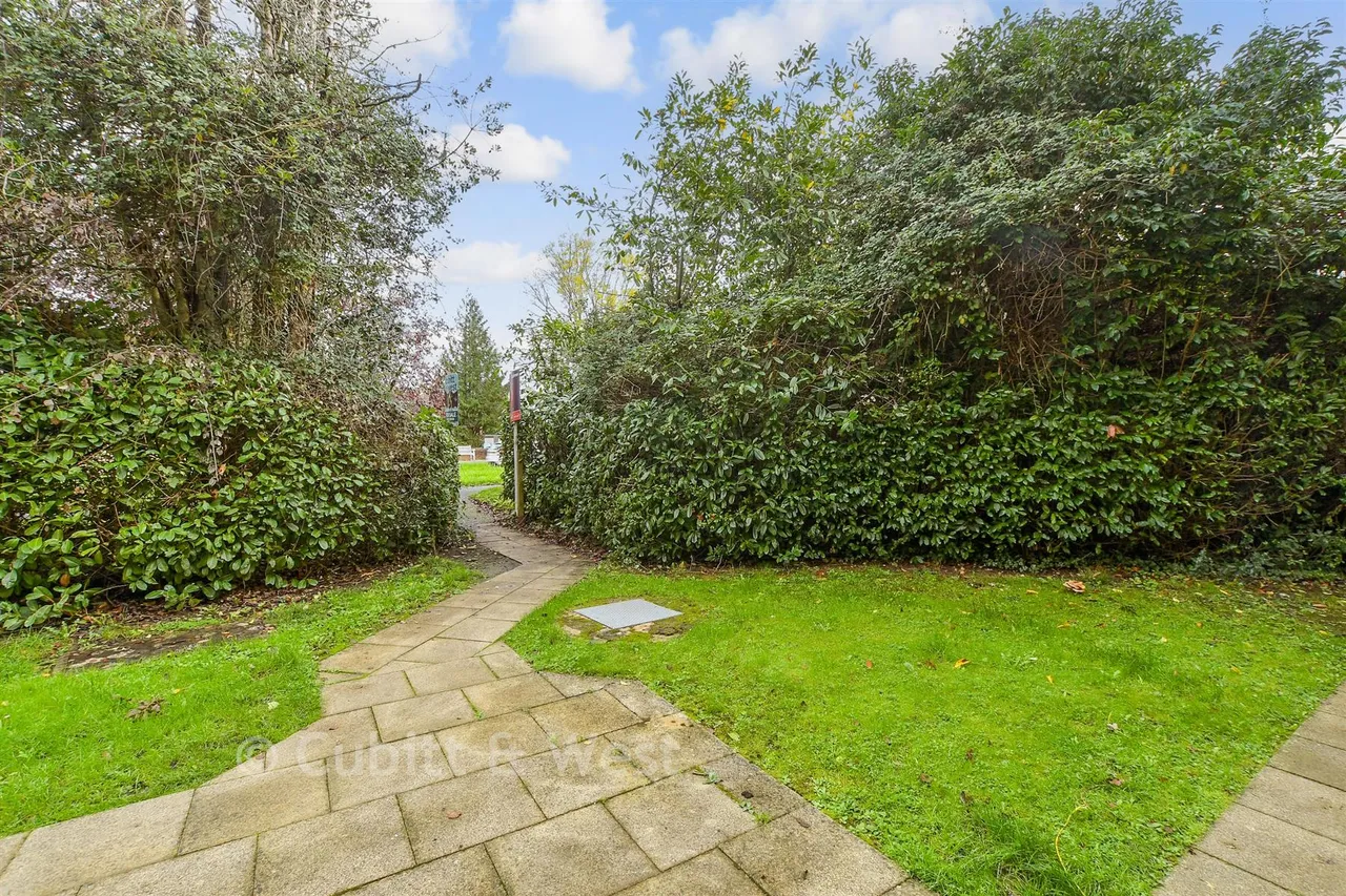 Vicarage Lane, Horley, RH6, photo 7