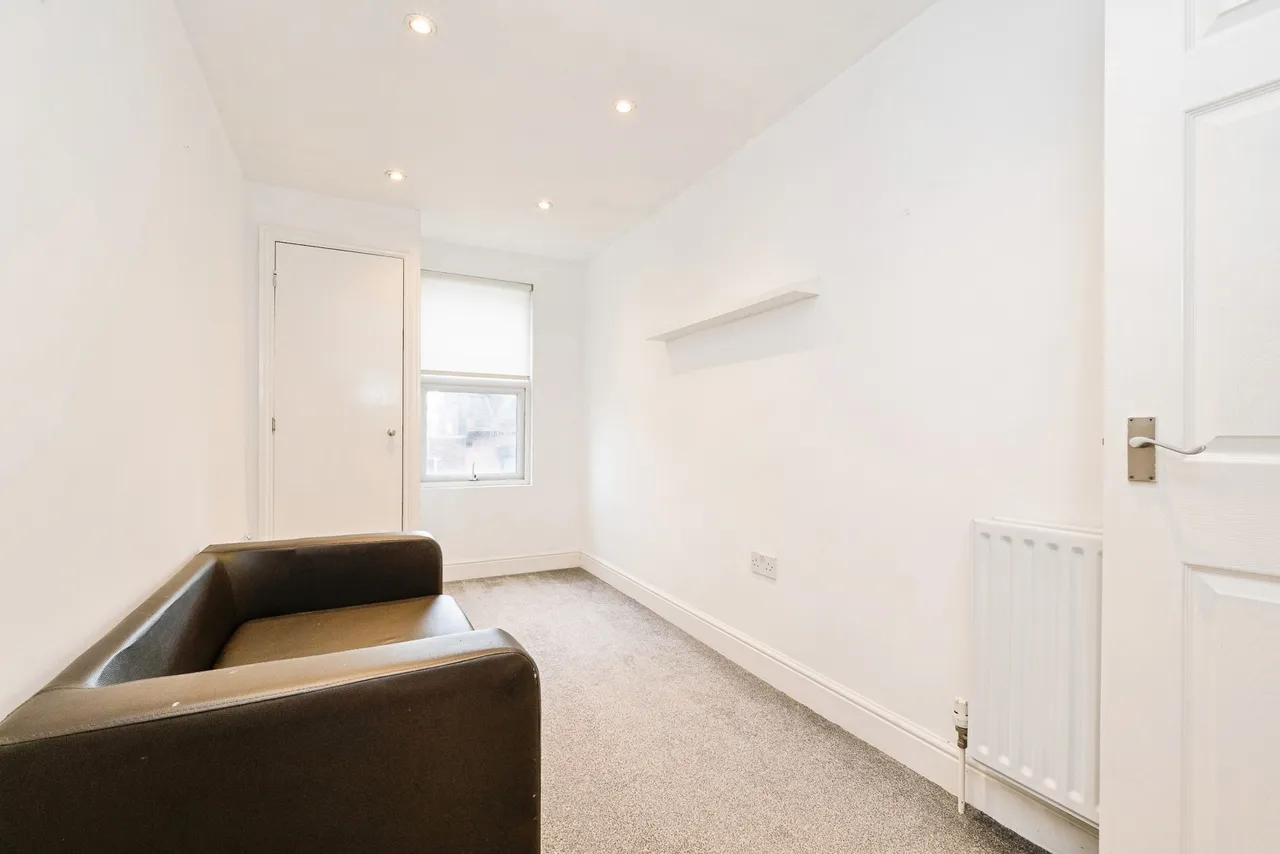 George Lane, London, E18, photo 12