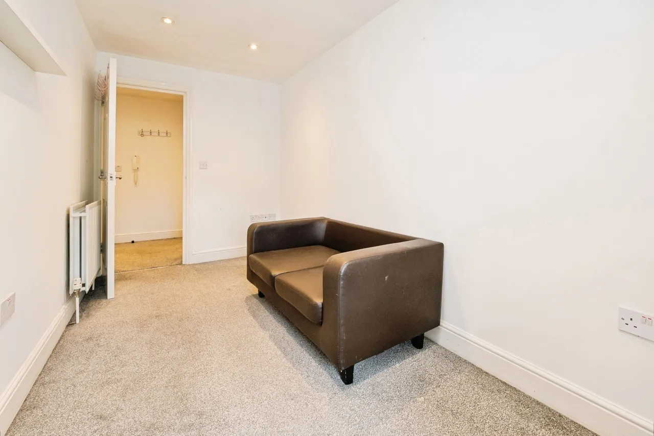 George Lane, London, E18, photo 13