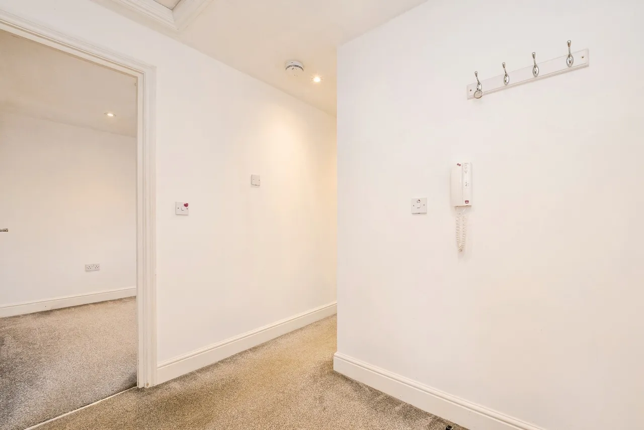 George Lane, London, E18, photo 16