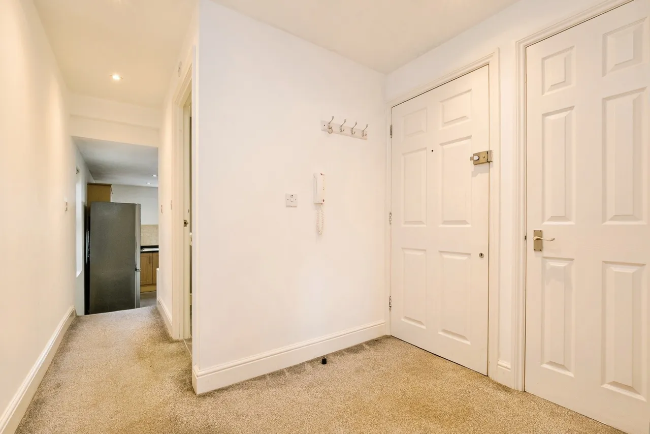 George Lane, London, E18, photo 17