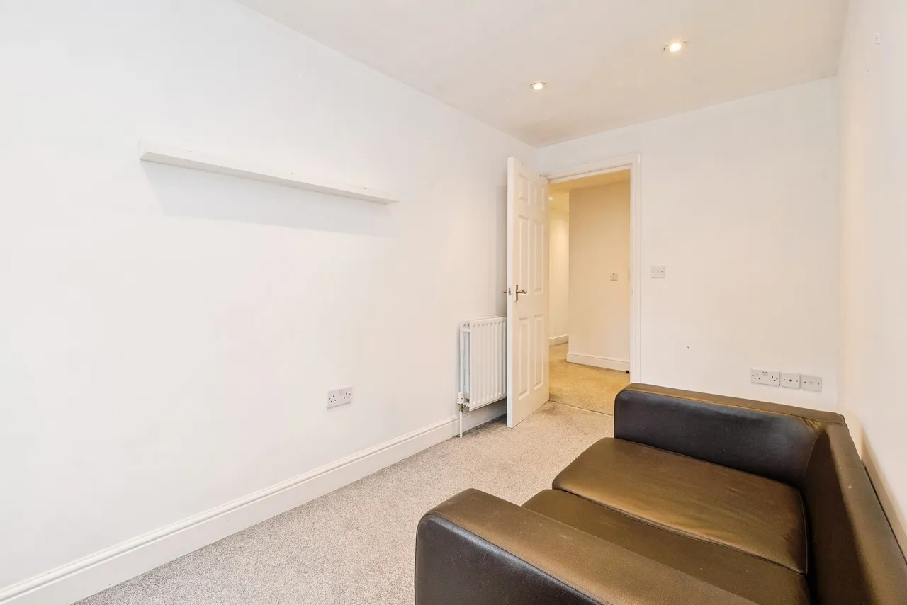 George Lane, London, E18, photo 14