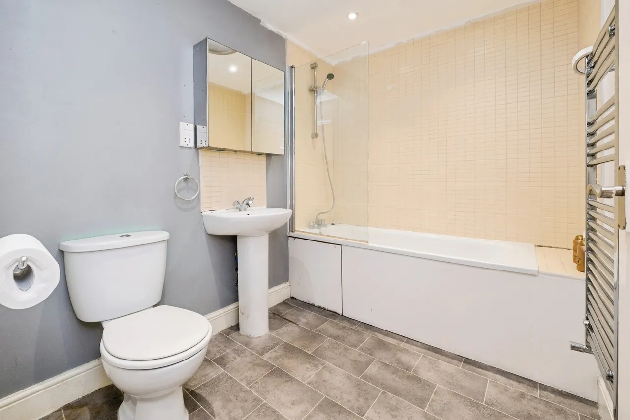 George Lane, London, E18, photo 15