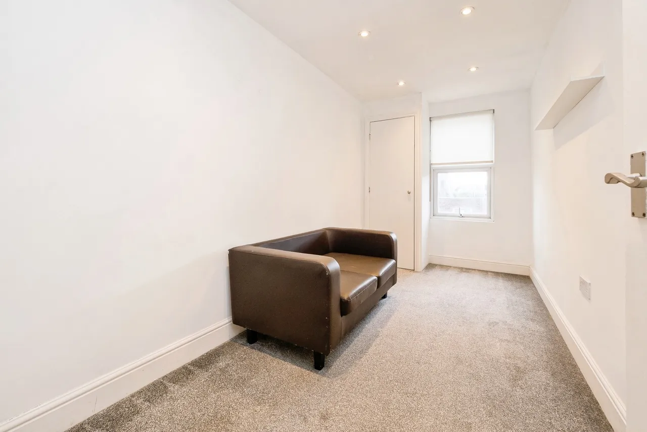 George Lane, London, E18, photo 11