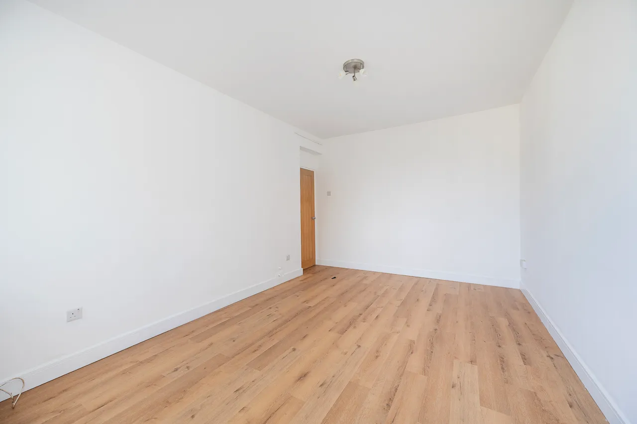 22 Bantry House, Ernest Street, London, photo 8