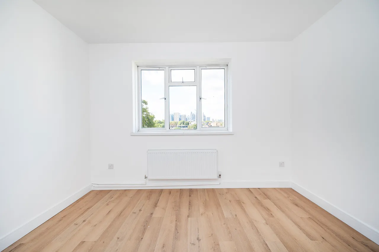 22 Bantry House, Ernest Street, London, photo 9