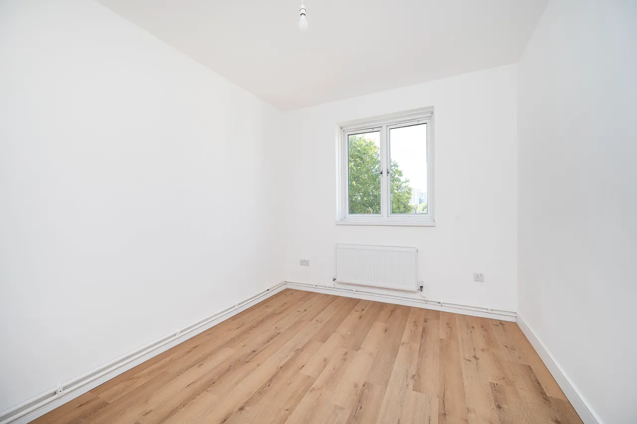 22 Bantry House, Ernest Street, London, photo 4