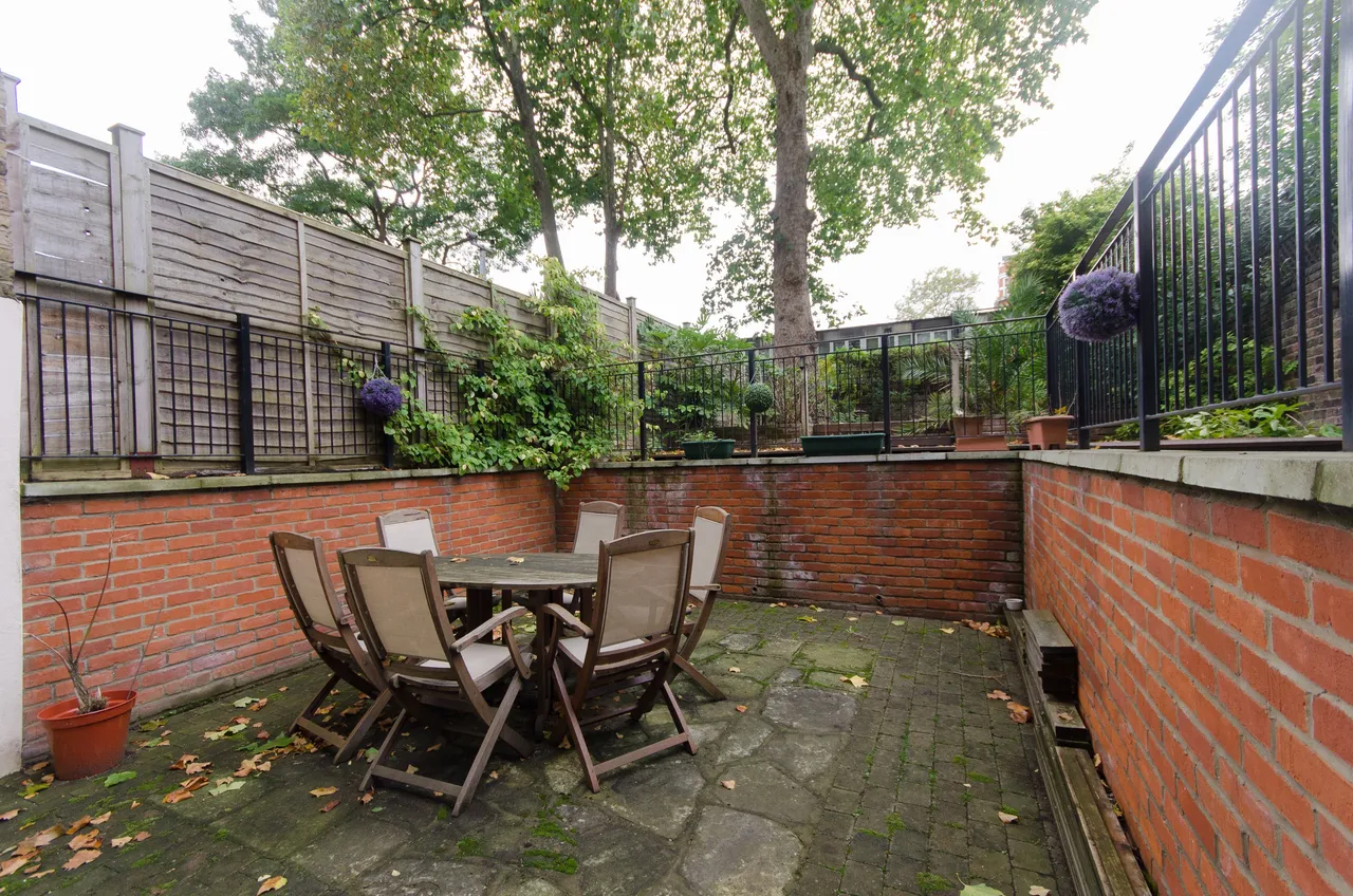 1 bed flat to rent — 46c Penywern Road, London