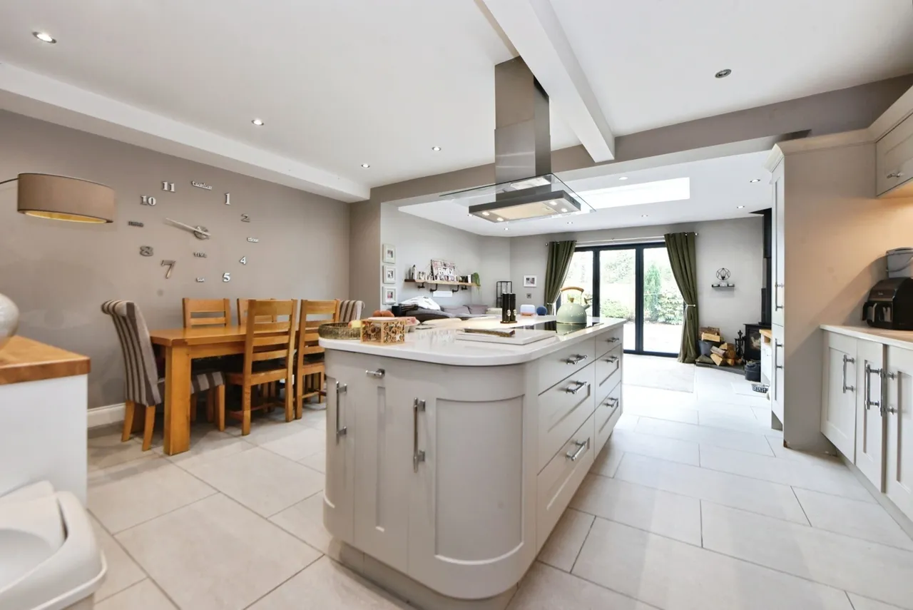 Beechwood Avenue, Romiley, Stockport, Greater Manchester, SK6, photo 2