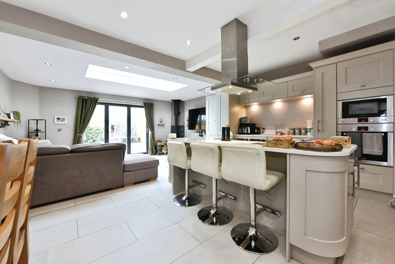 Beechwood Avenue, Romiley, Stockport, Greater Manchester, SK6, photo 4
