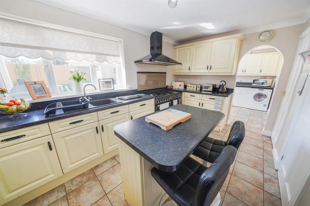 Clos Tirffordd, Swansea, SA4, photo 12