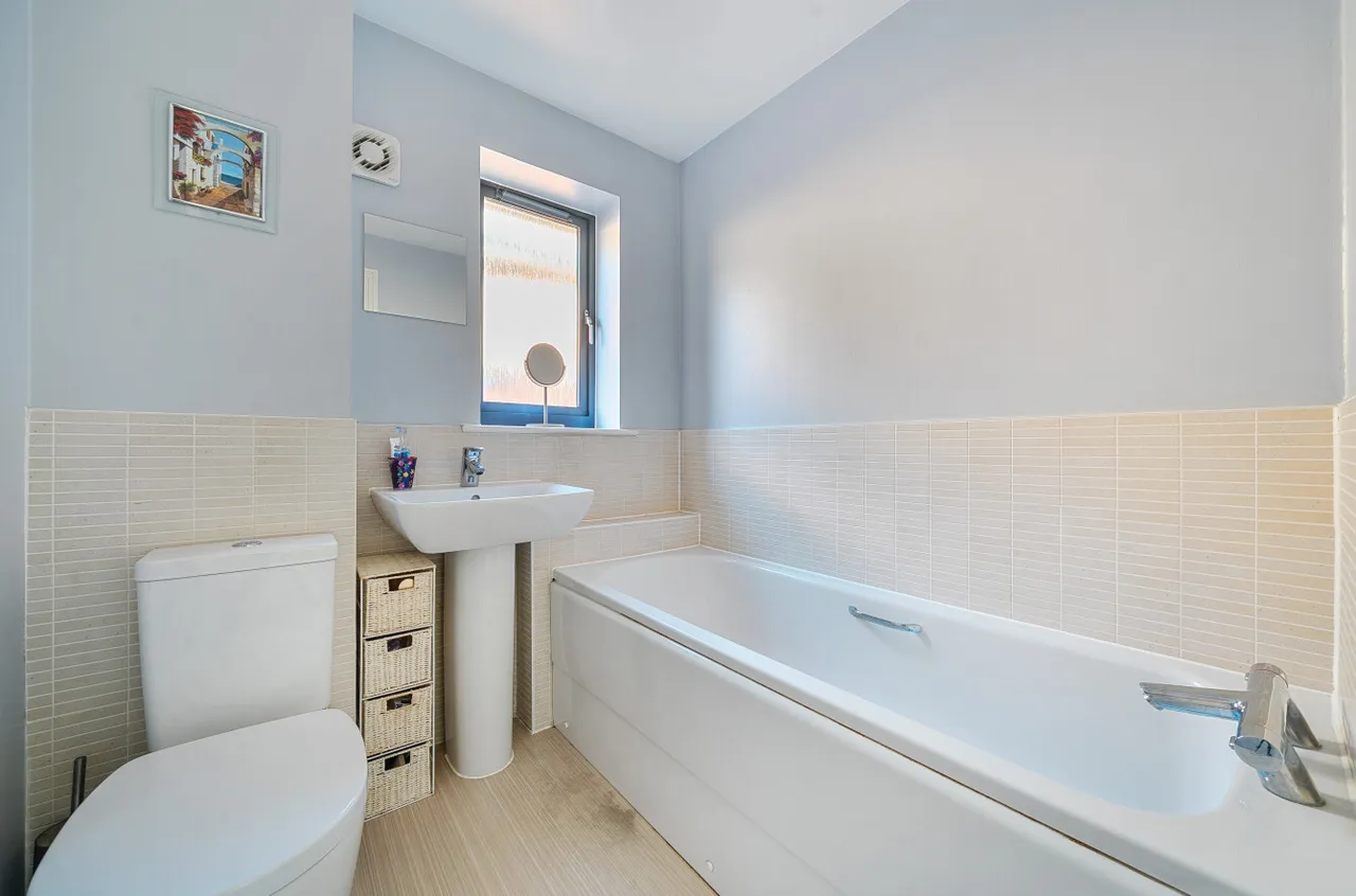 Bailey Drive, Ebbsfleet Valley, DA10, photo 19