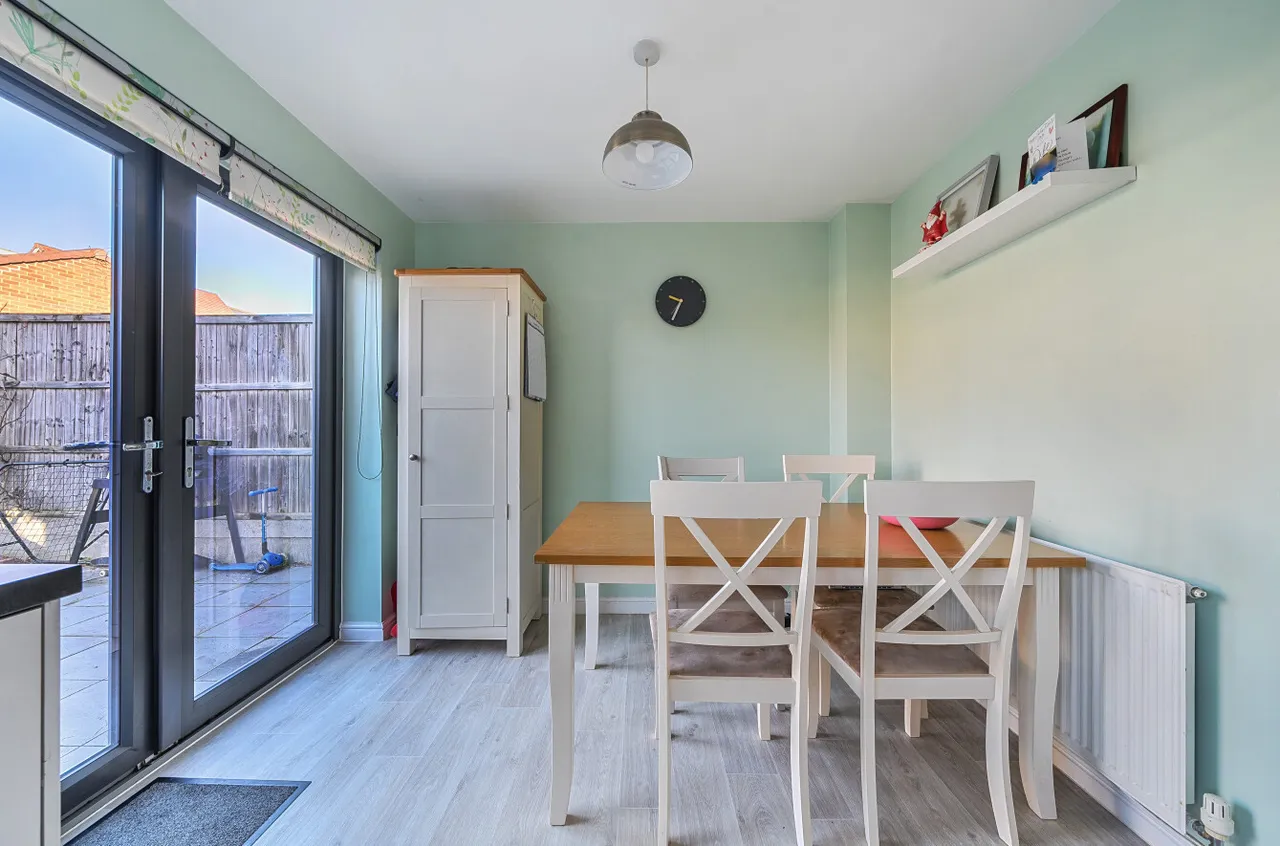 Bailey Drive, Ebbsfleet Valley, DA10, photo 8