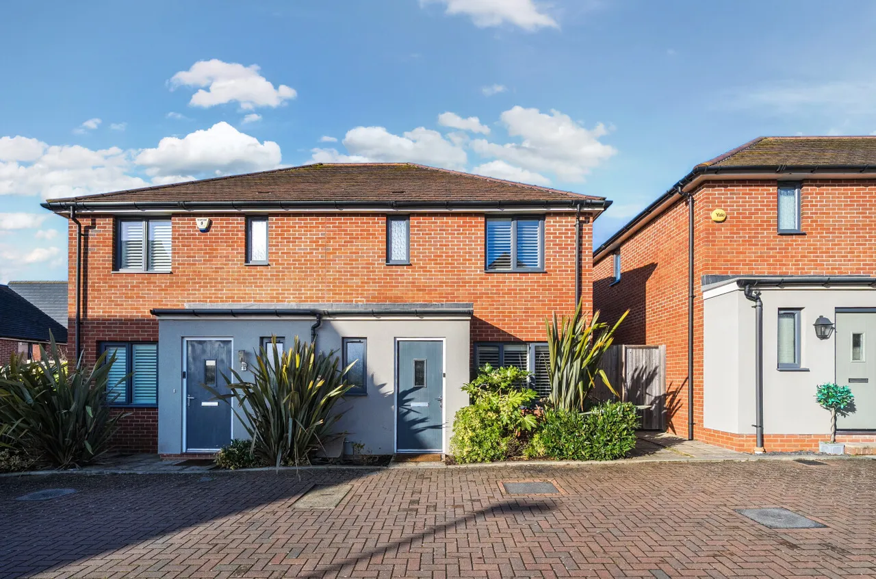 3 bed house for sale — Bailey Drive, Ebbsfleet Valley, DA10