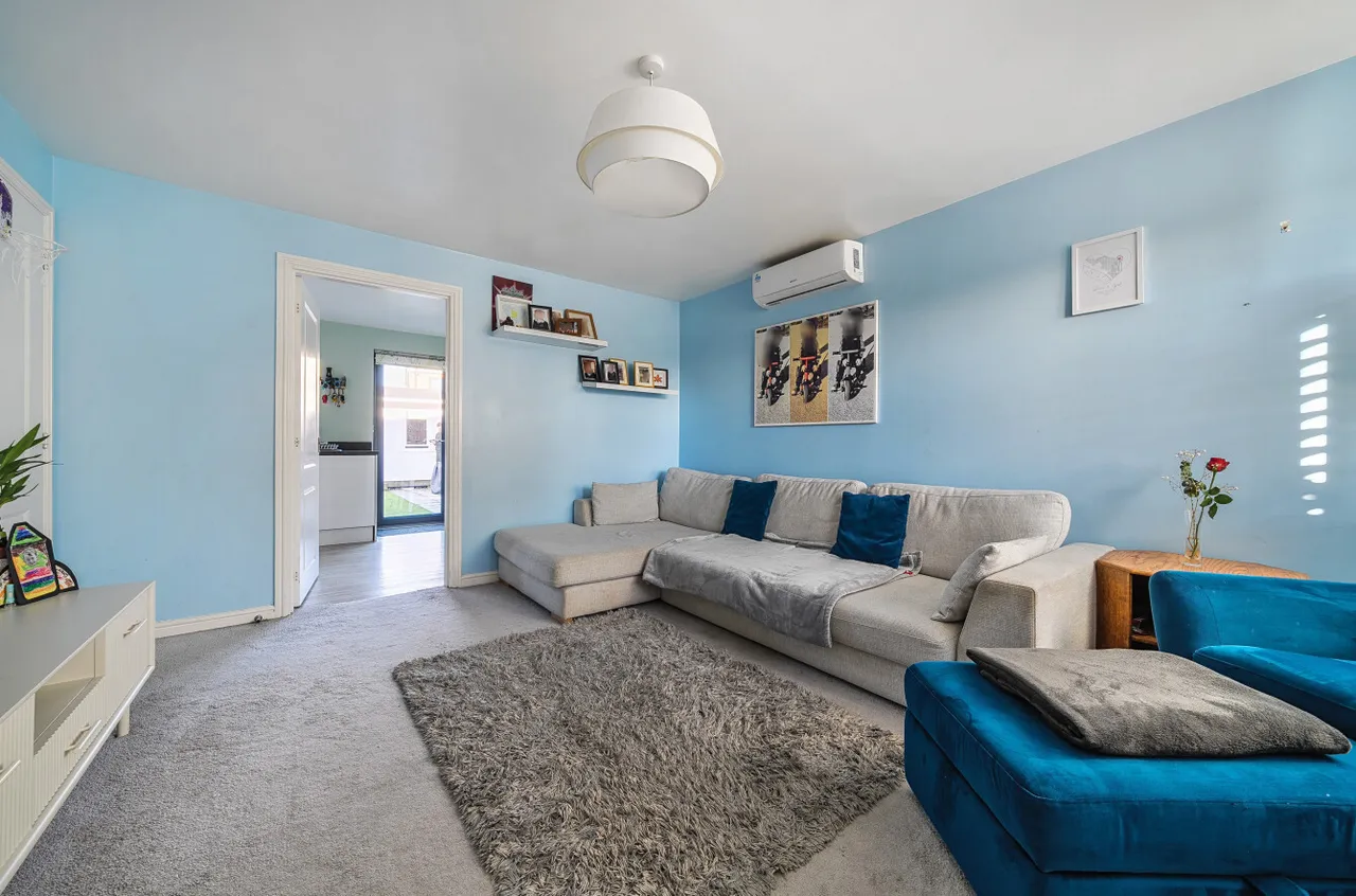 Bailey Drive, Ebbsfleet Valley, DA10, photo 5