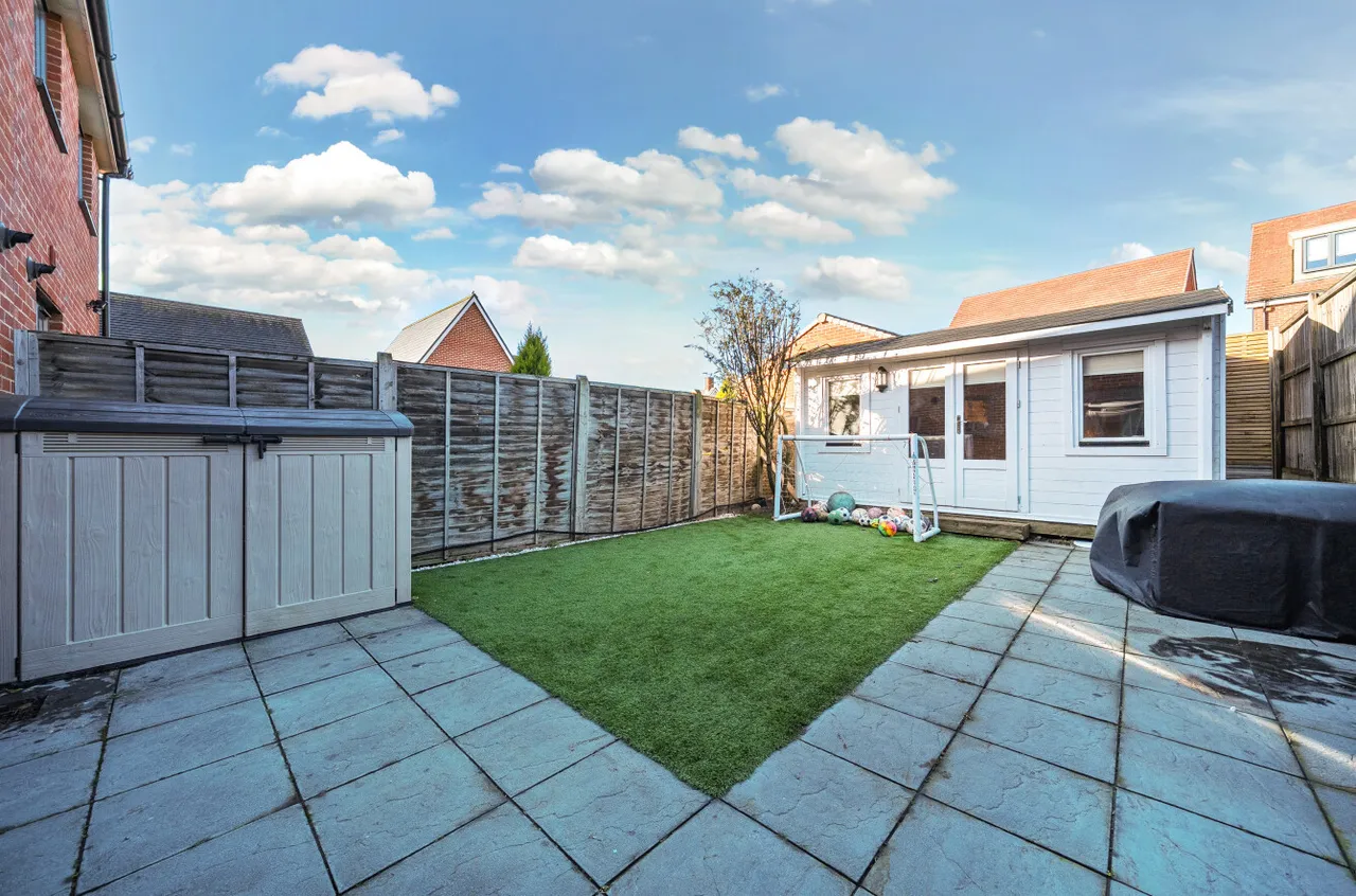 Bailey Drive, Ebbsfleet Valley, DA10, photo 3