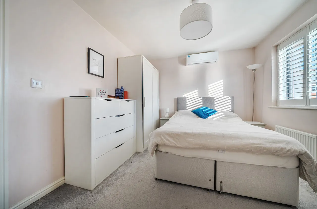 Bailey Drive, Ebbsfleet Valley, DA10, photo 12