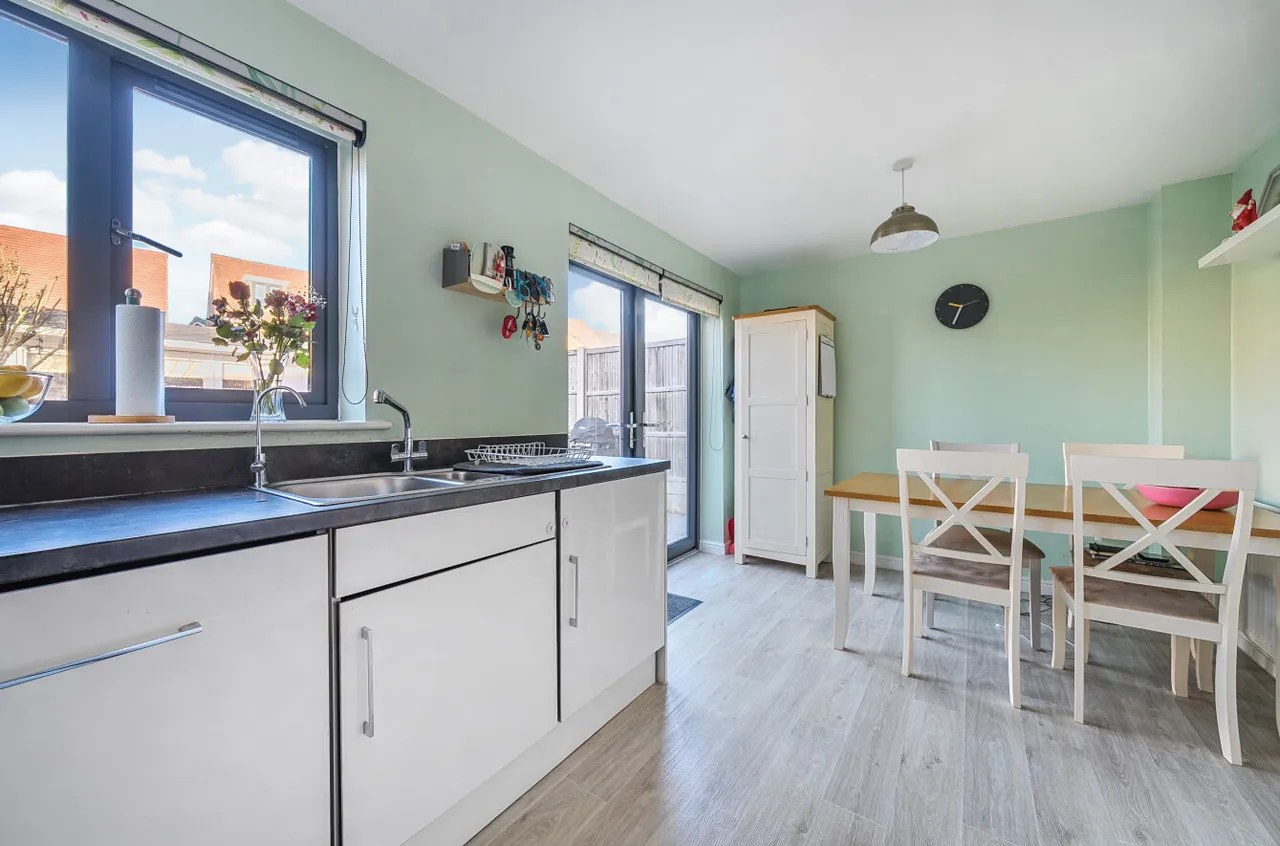 Bailey Drive, Ebbsfleet Valley, DA10, photo 9