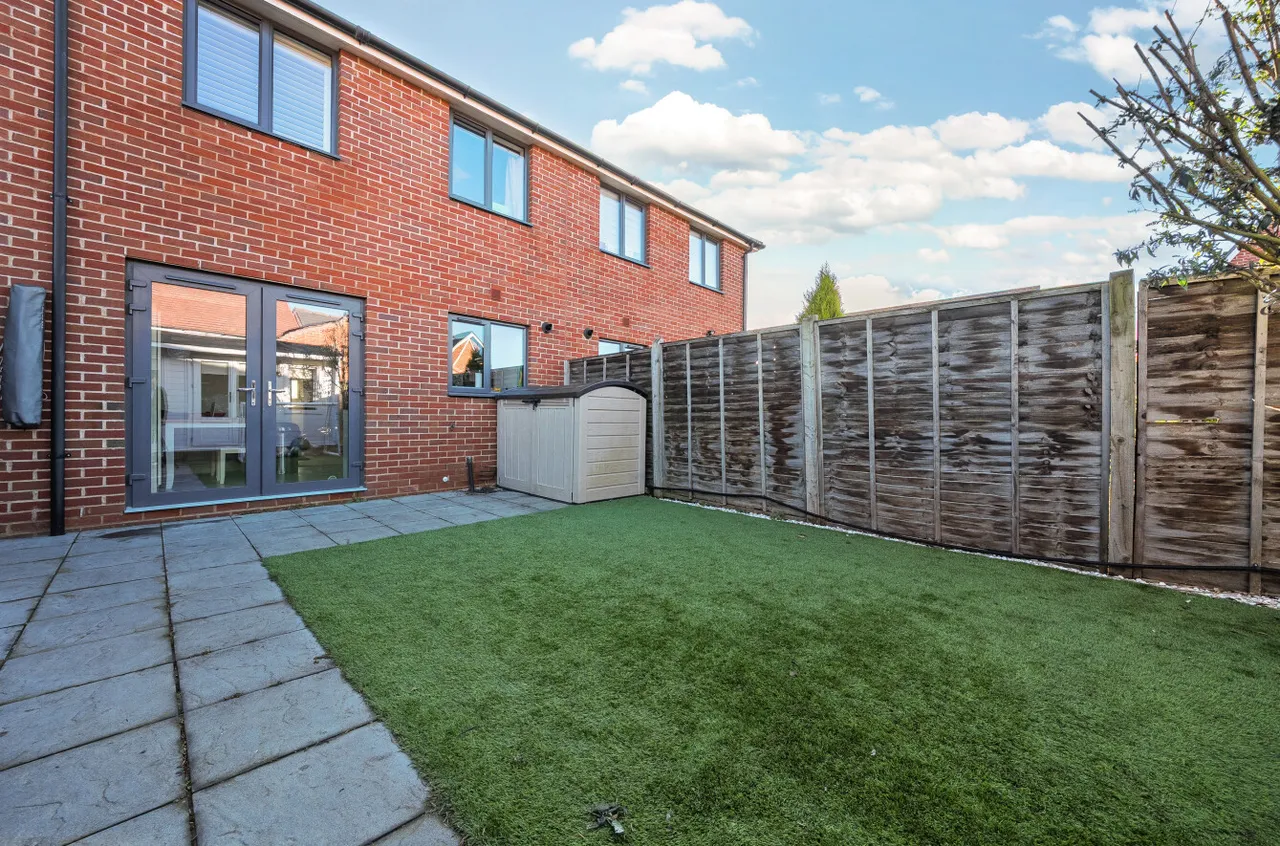 Bailey Drive, Ebbsfleet Valley, DA10, photo 4