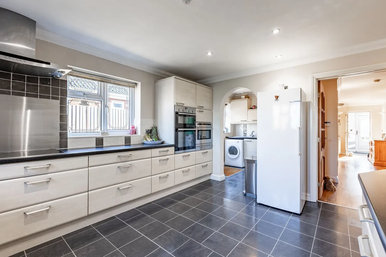 Lifestyle Appeal in Barroway Drove, photo 9