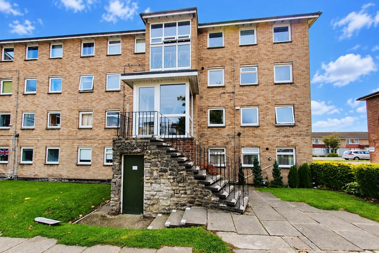2 bed flat to rent, Wendover Road, Havant, PO9