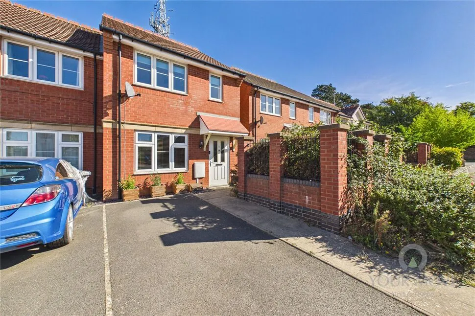 2 bed house for sale, University Close, Northampton, NN2