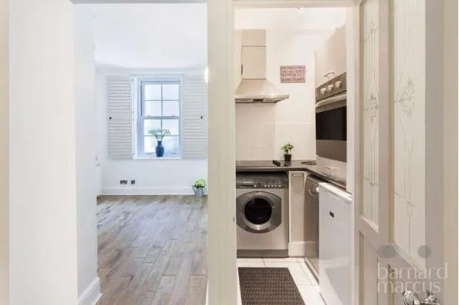 Sheridan Buildings, Martlett Court, WC2B, photo 7