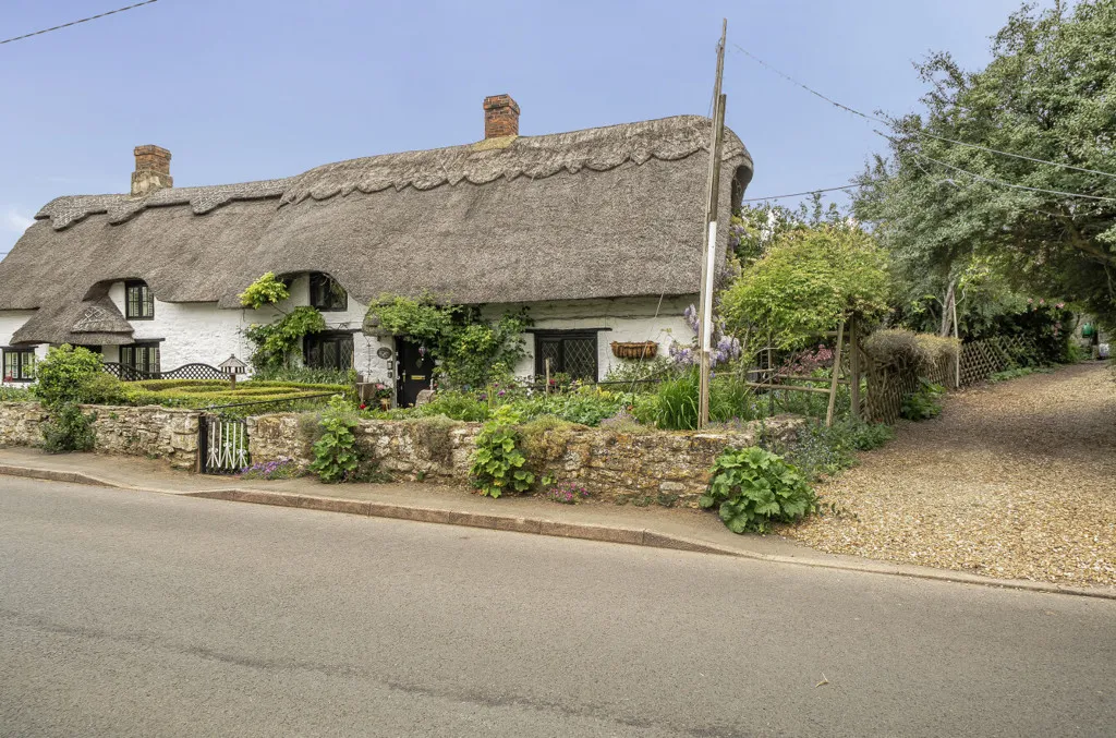 2 bed house for sale — Stoke Road, Blisworth, Northampton, Northamptonshire, NN7 3BZ
