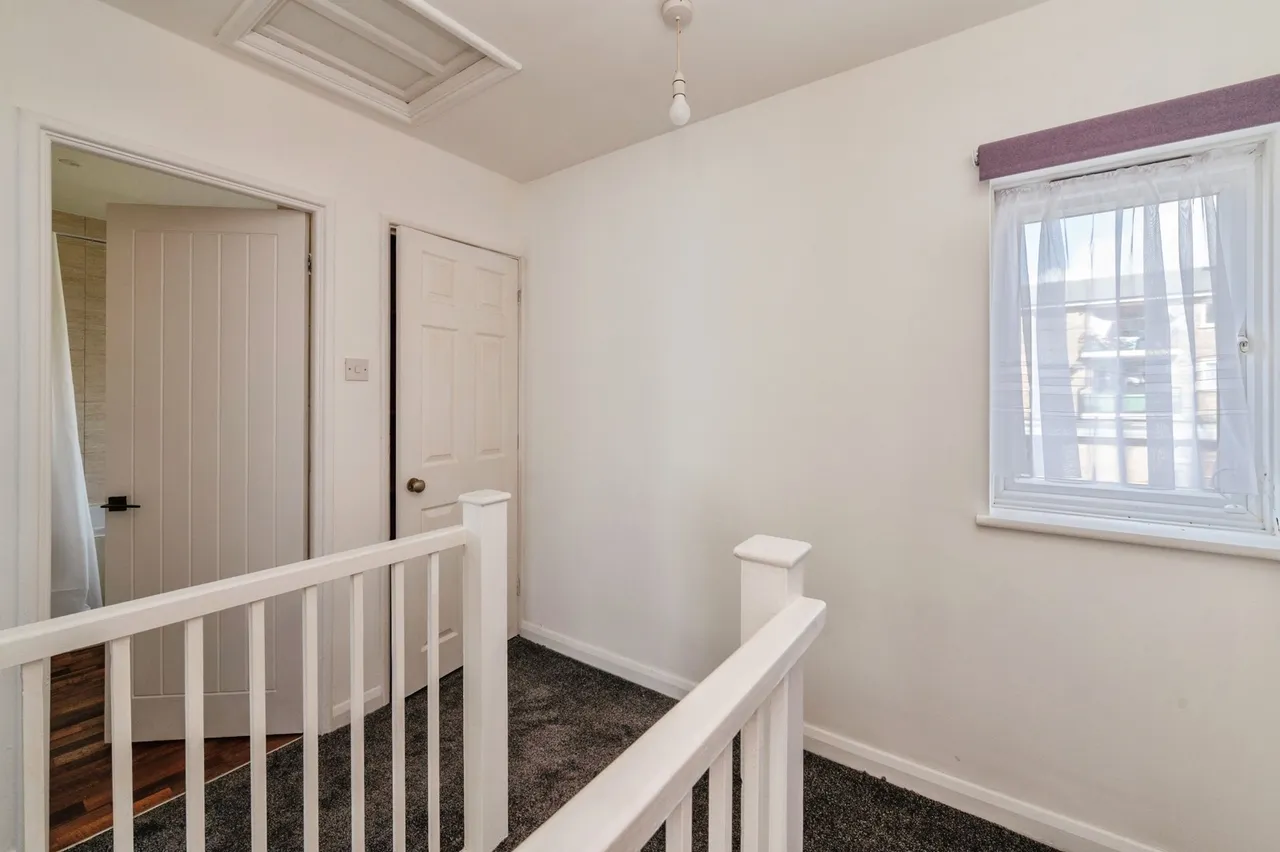 Canberra Square, Tilbury, Essex, RM18, photo 11