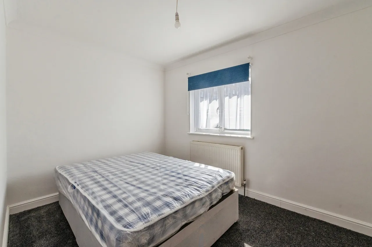Canberra Square, Tilbury, Essex, RM18, photo 14