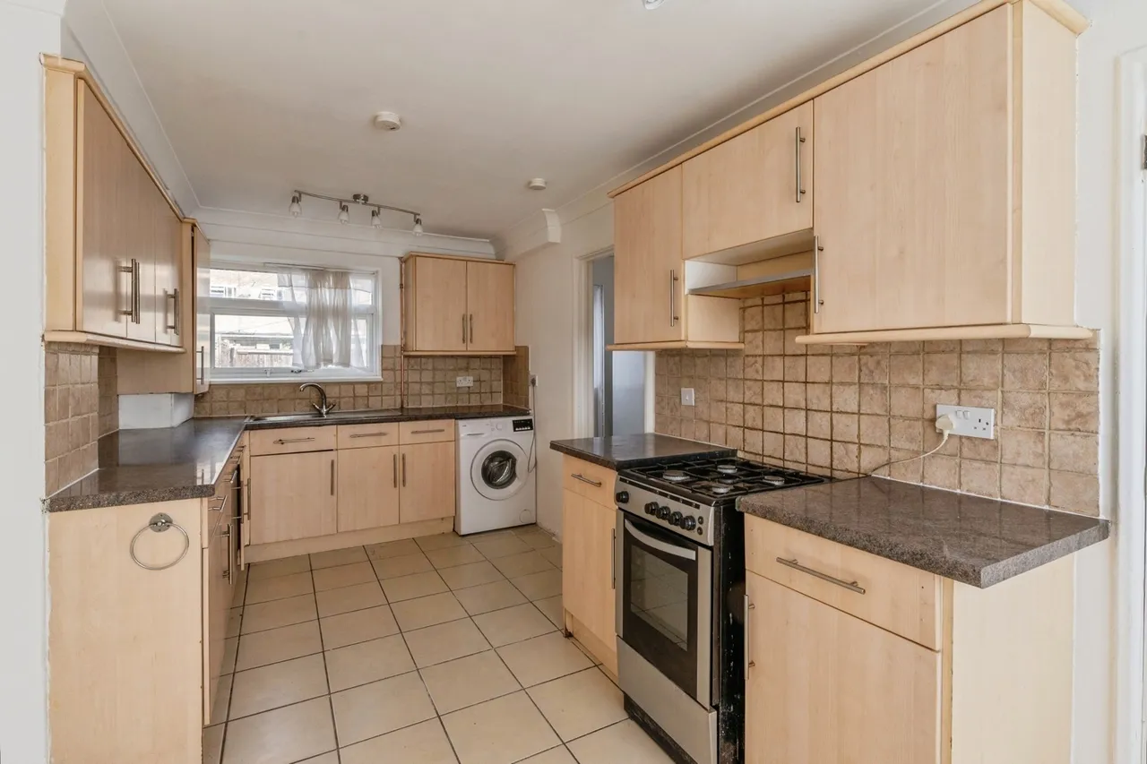 Canberra Square, Tilbury, Essex, RM18, photo 2
