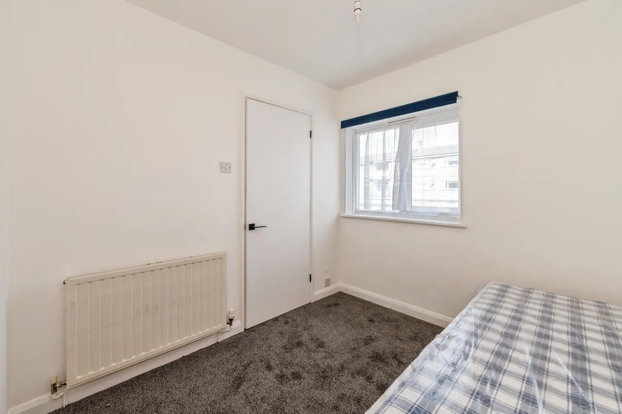 Canberra Square, Tilbury, Essex, RM18, photo 16
