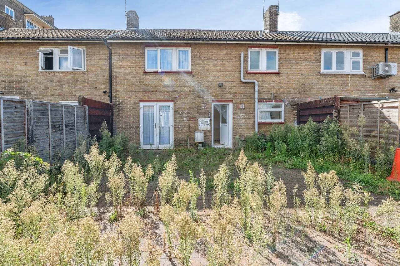 Canberra Square, Tilbury, Essex, RM18, photo 20