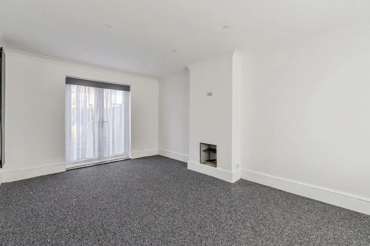 Canberra Square, Tilbury, Essex, RM18, photo 7