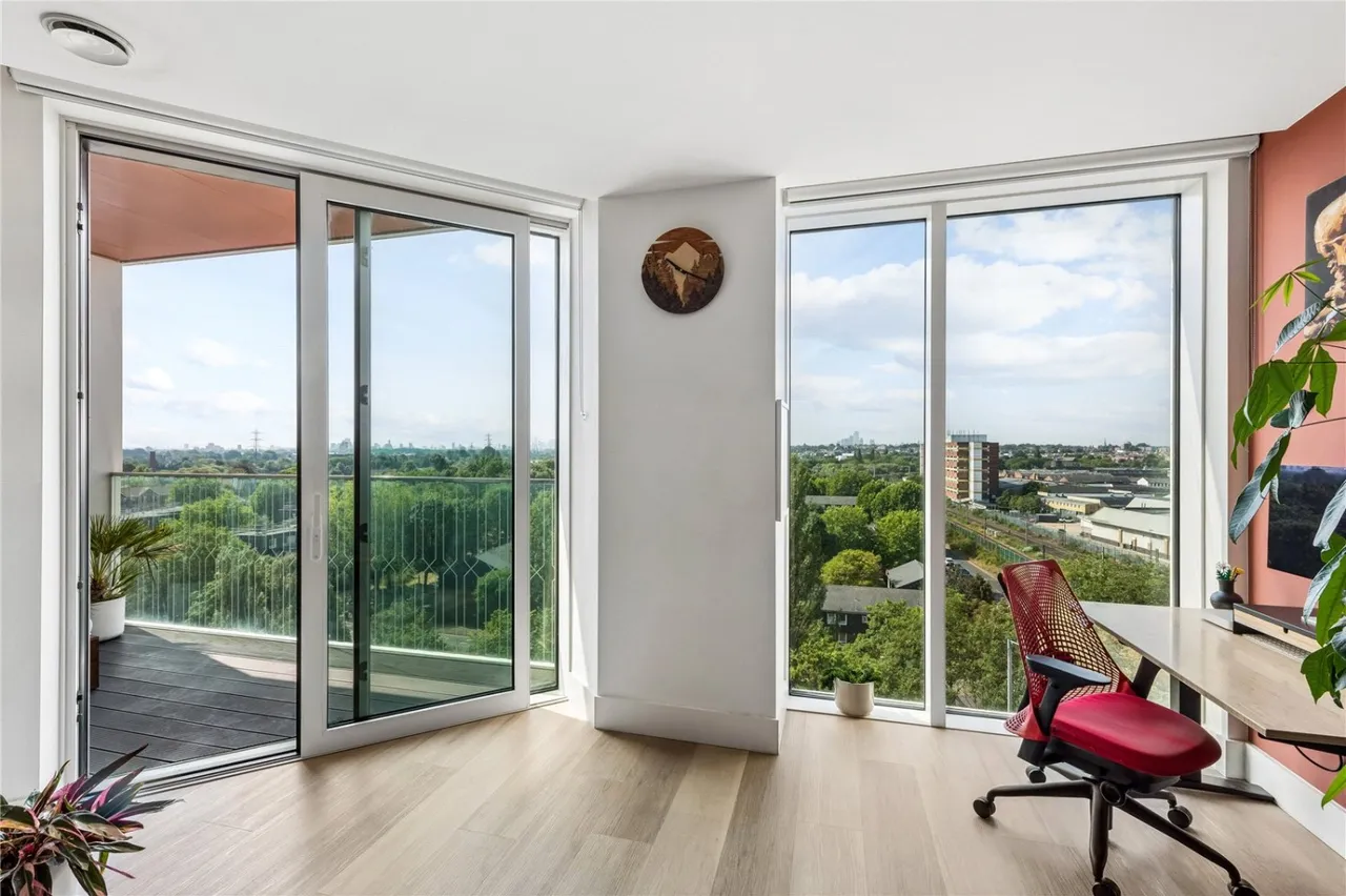 1 bed flat for sale, Daneland Walk, London, N17