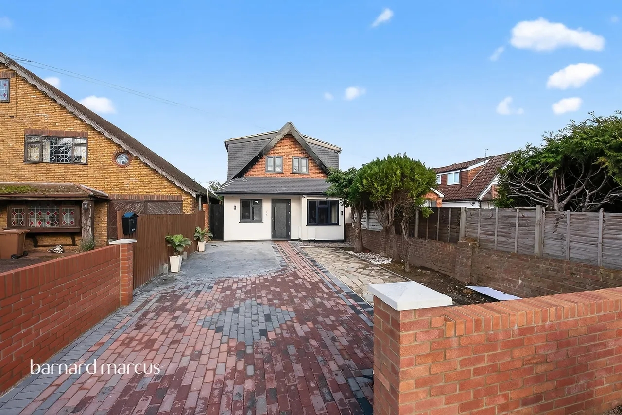 5 bed house for sale — Feltham Hill Road, Ashford
