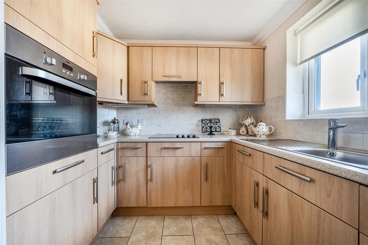 Alverstone Road, Southsea, PO4, photo 5