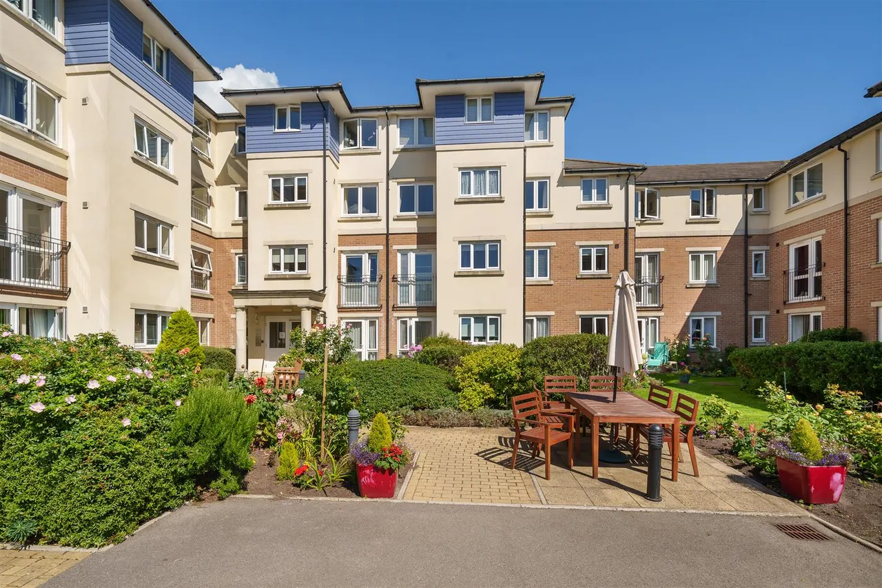 Alverstone Road, Southsea, PO4, photo 16