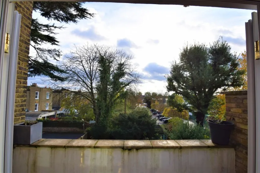 Chiswick High Road, W4, photo 6