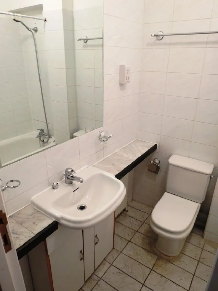 Chiswick High Road, W4, photo 9