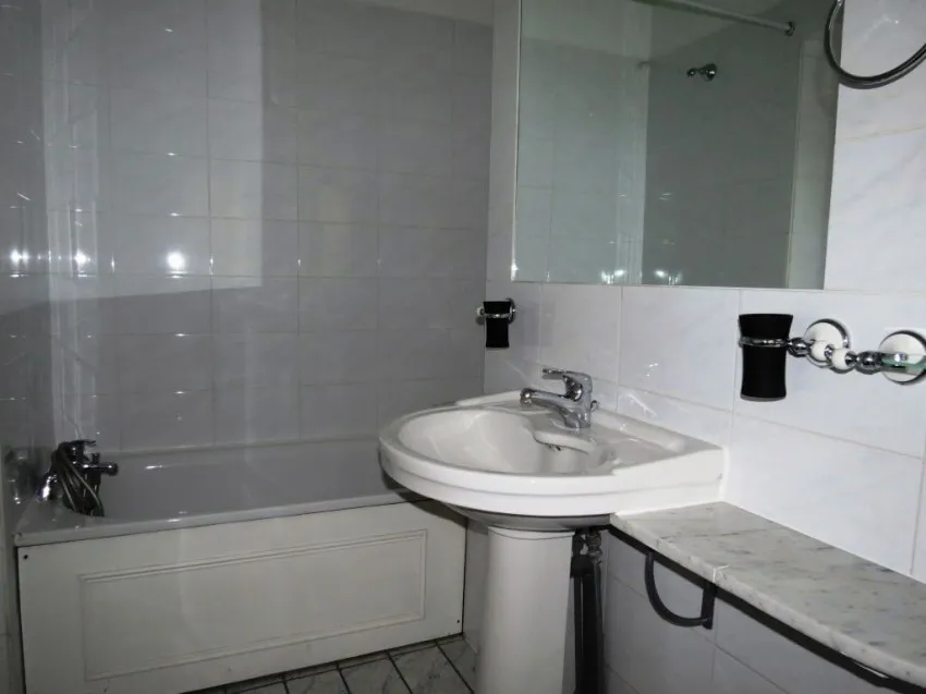 Chiswick High Road, W4, photo 8