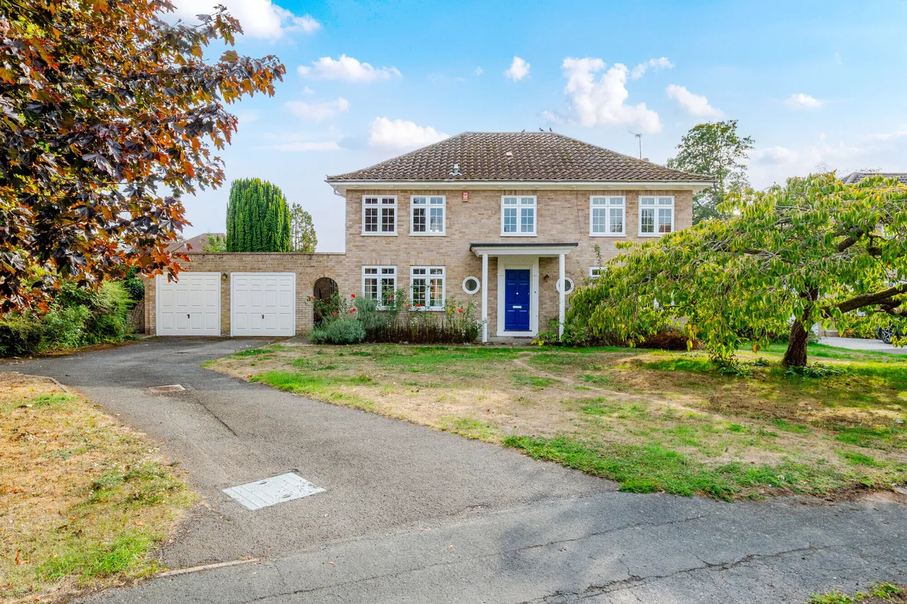 4 bed house for sale, Hollycombe, Englefield Green, TW20