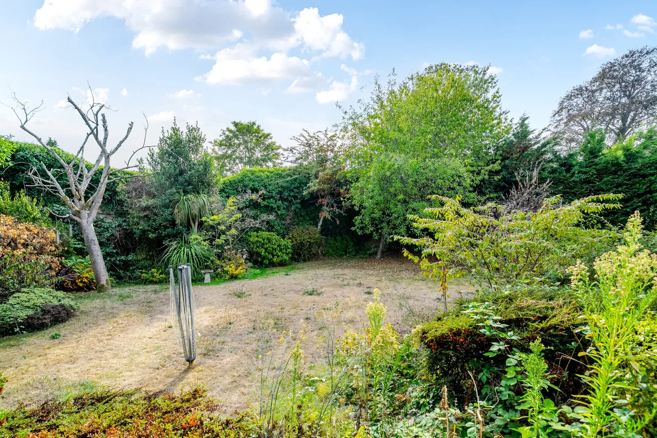 Hollycombe, Englefield Green, TW20, photo 8
