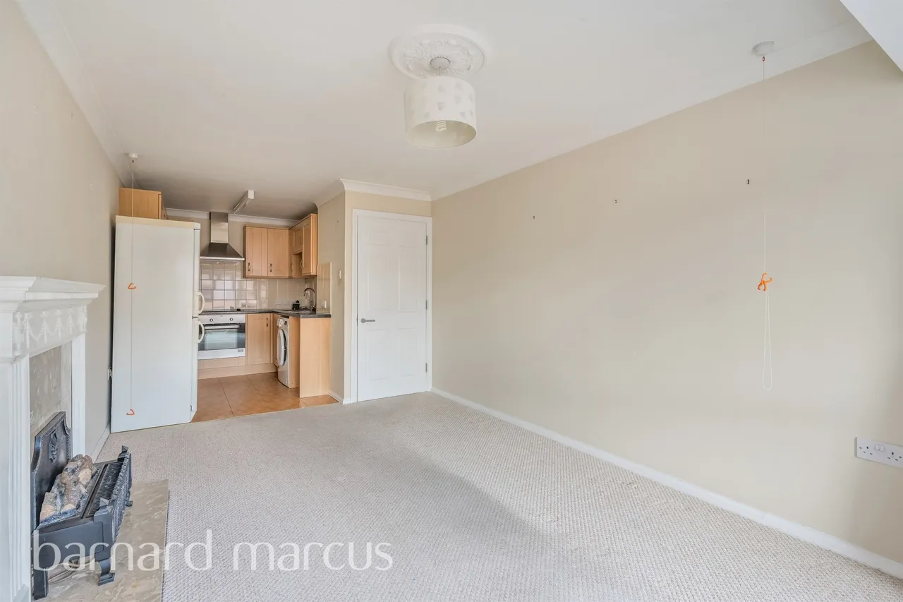 Ashley Avenue, Epsom, KT18, photo 8