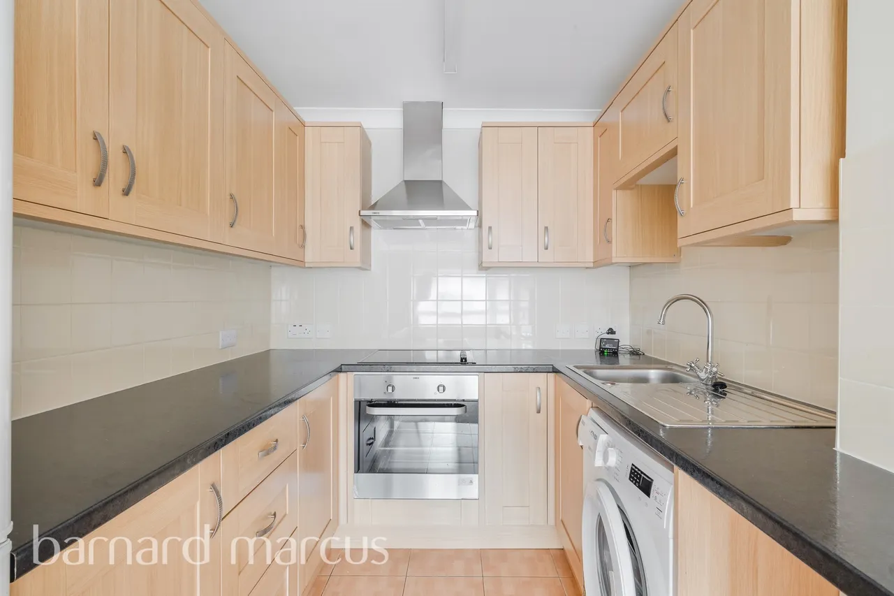 Ashley Avenue, Epsom, KT18, photo 3