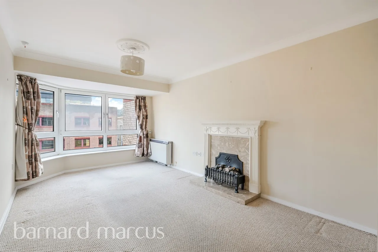 Ashley Avenue, Epsom, KT18, photo 2