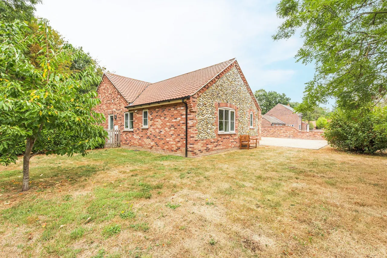 Spacious Bespoke Detached Bungalow in, photo 17